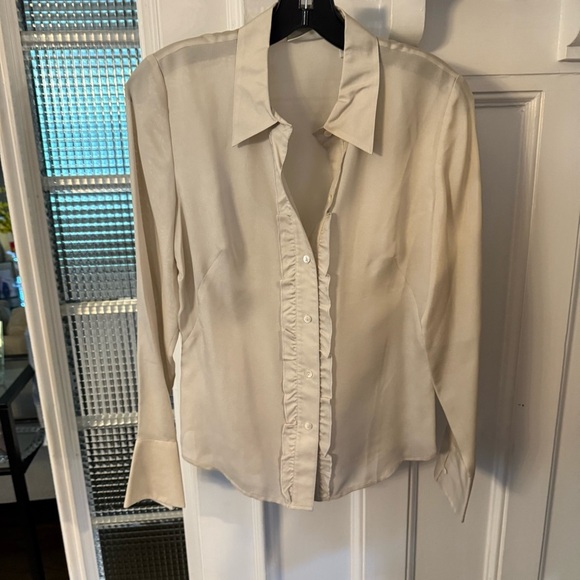 Banana Republic 100% SILK Button Up Blouse Taupe Ruffle Accent NWOT Sz S - Picture 4 of 12